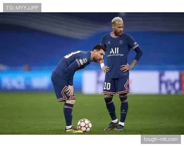 内马尔任意球精彩集锦引爆球迷热情，状态回暖点燃赛场期待