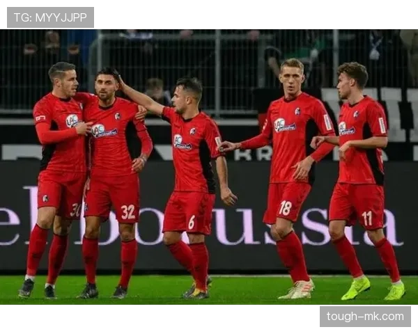 克雷斯韦尔状态回暖，助西汉姆联斩获关键胜利