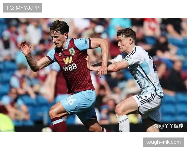 伯恩利队在英超新赛季开局强劲，球迷期待球队持续提升表现