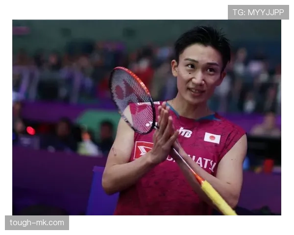 桃田贤斗训练完直接睡球场，这人是真不拿自己当人啊